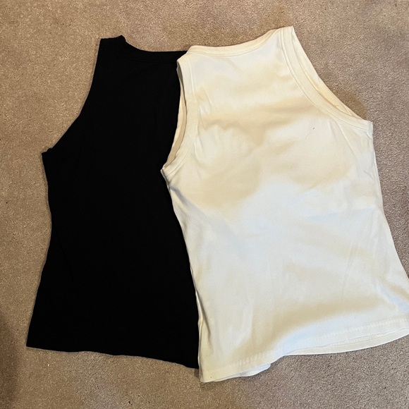 Bundle of 2 Chicme built in bra tops. Black top is L and white is XL. - Picture 4 of 6